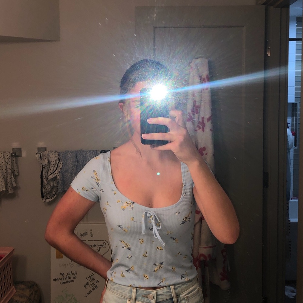 RARE PacSun Me to We blue floral scoop tee🥰🥰